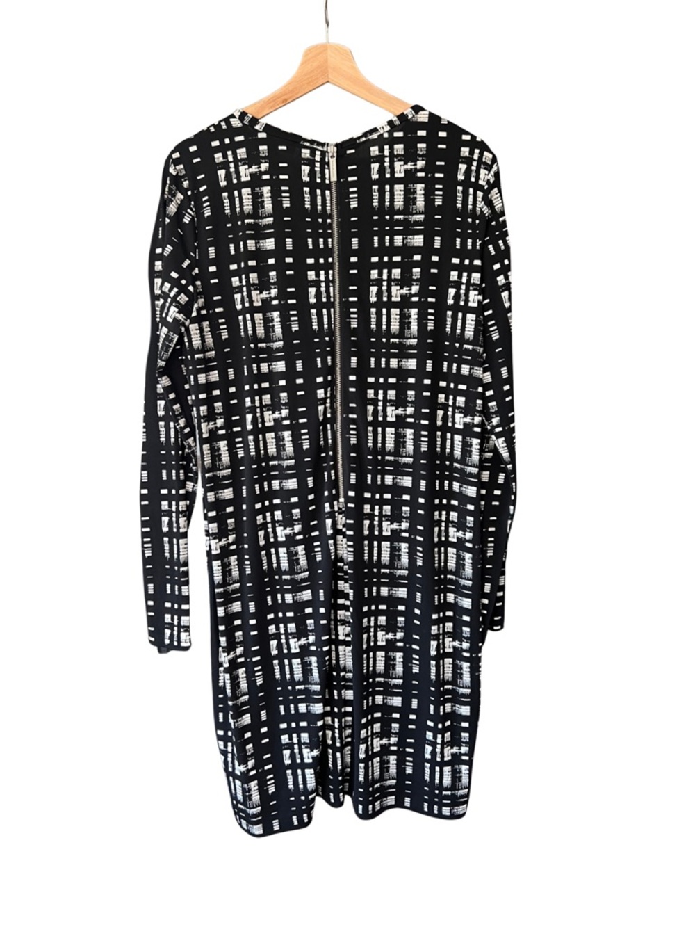 Michael Kors Black and White Long-Sleeve Shift Dress - Picture 2 of 6